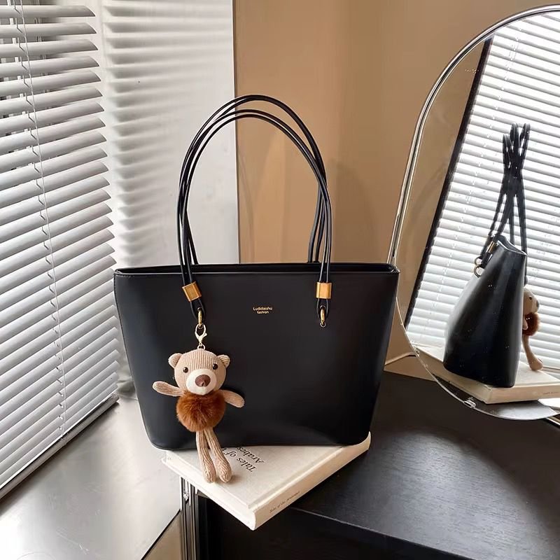 180gh Daily Tote with Teddy Charm - Image 1